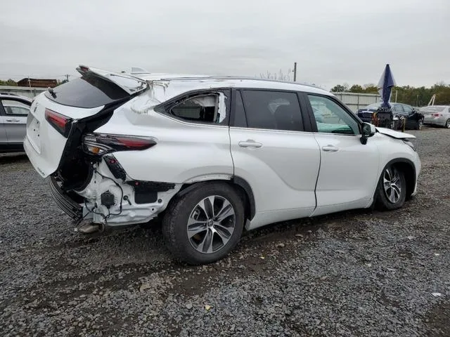 5TDKDRBH9RS548643 2024 2024 Toyota Highlander- LE 3