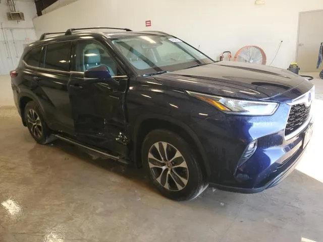 5TDHBRCH5LS508503 2020 2020 Toyota Highlander- Hybrid Xle 4