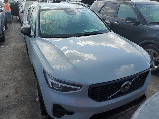 YV4L12UKXR2232072 2024 2024 Volvo XC40- Core 5