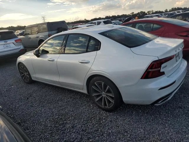 7JRL12TZ7NG172610 2022 2022 Volvo S60- B5 Momentum 2