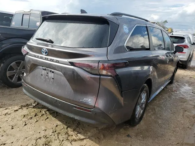 5TDYRKEC7PS142747 2023 2023 Toyota Sienna- Xle 3