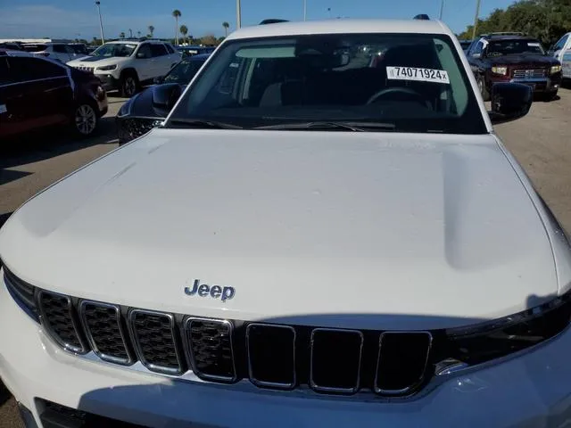 1C4RJJAG6N8631611 2022 2022 Jeep Grand Cherokee- L Laredo 5