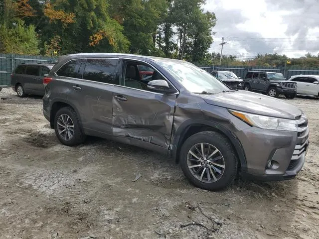 5TDJZRFH3JS875194 2018 2018 Toyota Highlander- SE 4