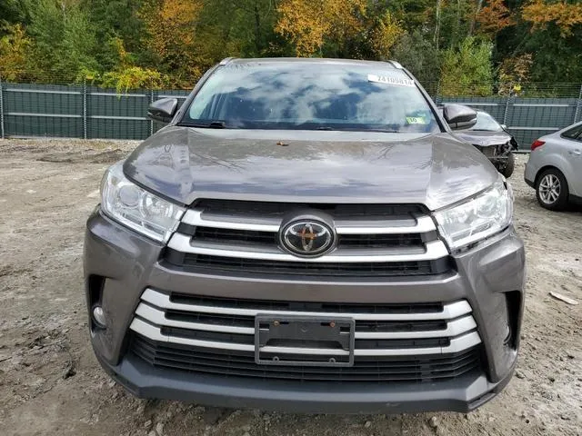 5TDJZRFH3JS875194 2018 2018 Toyota Highlander- SE 5