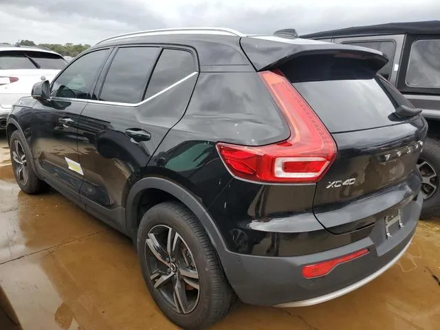 YV4L12UE5P2042610 2023 2023 Volvo XC40- Plus 2