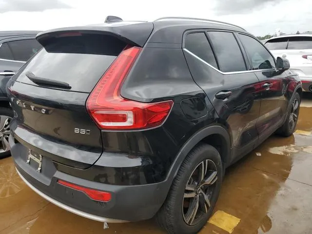 YV4L12UE5P2042610 2023 2023 Volvo XC40- Plus 3