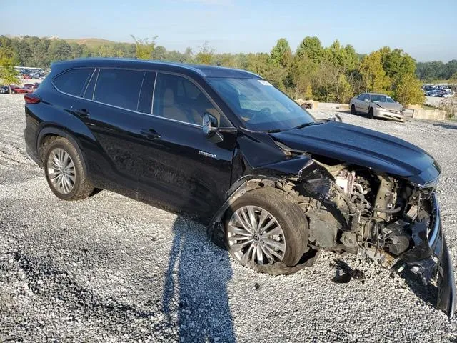 5TDFARAH8MS012416 2021 2021 Toyota Highlander- Hybrid Platinum 4