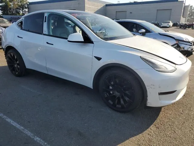 5YJYGAEE4MF159197 2021 2021 Tesla MODEL Y 4