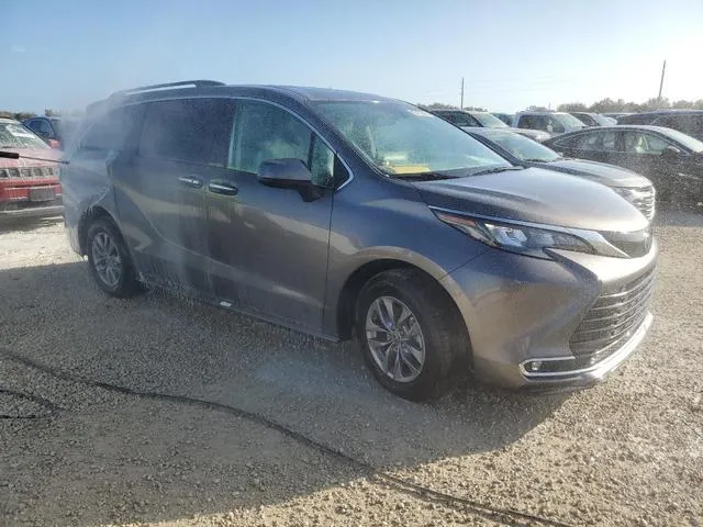 5TDYRKECXRS208338 2024 2024 Toyota Sienna- Xle 4