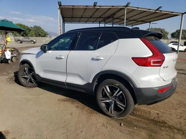 YV4162UM2N2712319 2022 2022 Volvo XC40- T5 R-Design 2