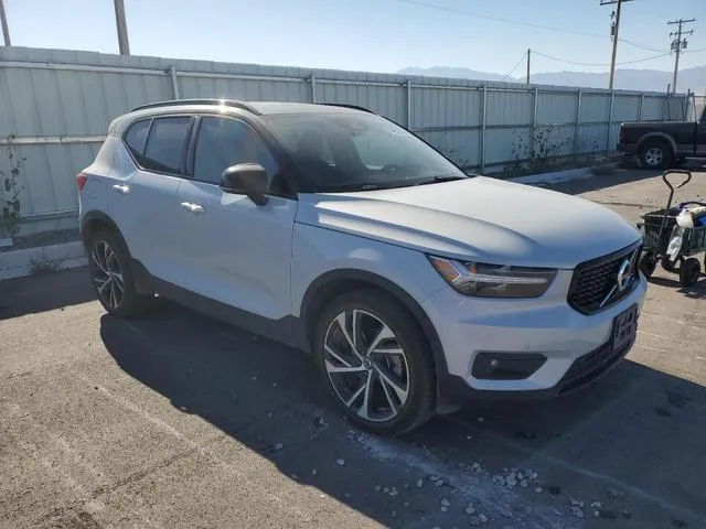 YV4162UM8M2570671 2021 2021 Volvo XC40- T5 R-Design 4