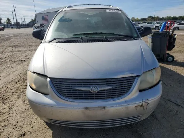 2C8GP64L52R543627 2002 2002 Chrysler Town and Country- Limited 5