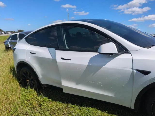 5YJYGDEE9MF074647 2021 2021 Tesla MODEL Y 3