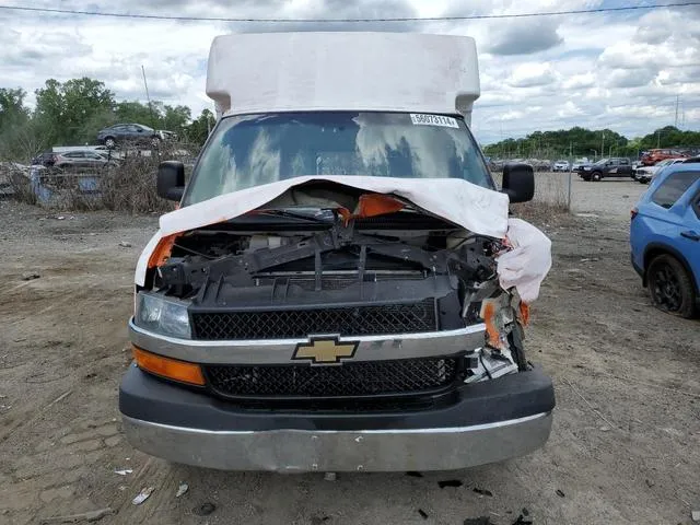 1GB0GRFF0H1337452 2017 2017 Chevrolet Express 5