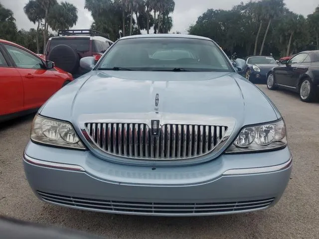 1LNHM82WX6Y624983 2006 2006 Lincoln Town Car- Signature Lim 5