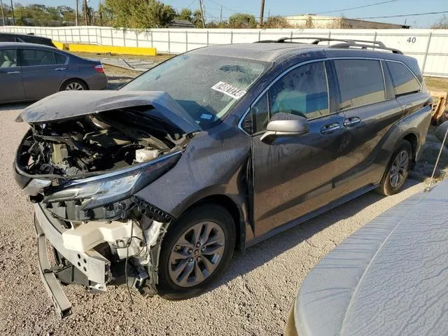 5TDYRKEC6NS101183 2022 2022 Toyota Sienna- Xle 1