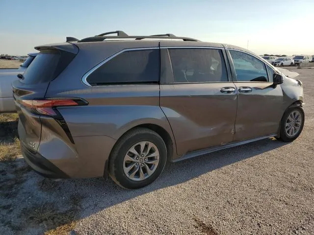 5TDYRKEC6NS101183 2022 2022 Toyota Sienna- Xle 3