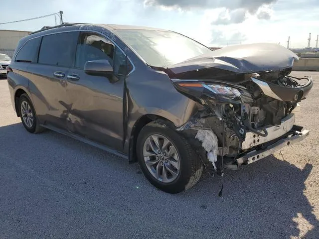 5TDYRKEC6NS101183 2022 2022 Toyota Sienna- Xle 4