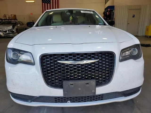 2C3CCAAG3JH275062 2018 2018 Chrysler 300- Touring 5