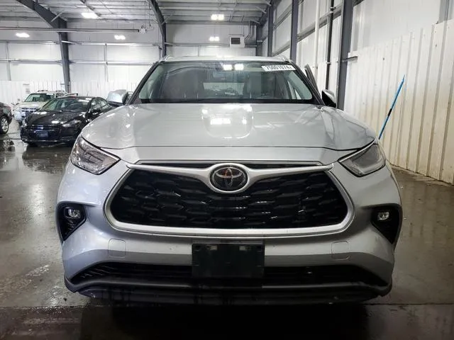 5TDHZRBH1MS539357 2021 2021 Toyota Highlander- Xle 5