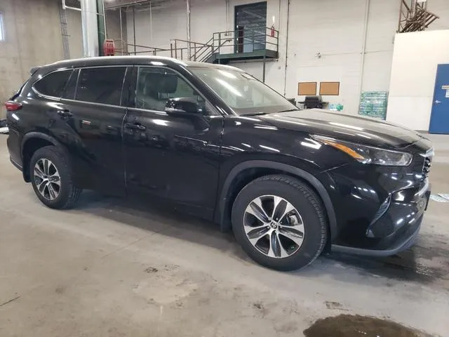 5TDGZRBHXNS566375 2022 2022 Toyota Highlander- Xle 4