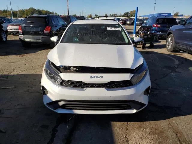 3KPF24AD9RE810423 2024 2024 KIA Forte- LX 5