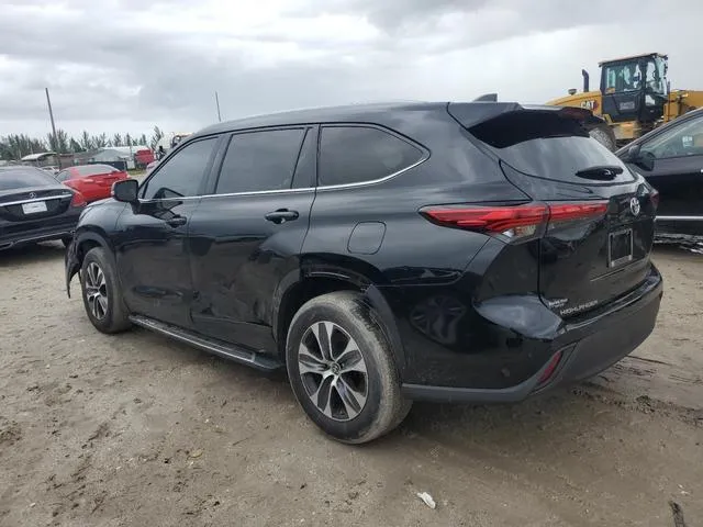 5TDGZRAH3NS558555 2022 2022 Toyota Highlander- Xle 2