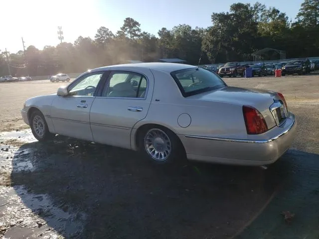 1LNHM83W7YY770582 2000 2000 Lincoln Town Car- Cartier 2