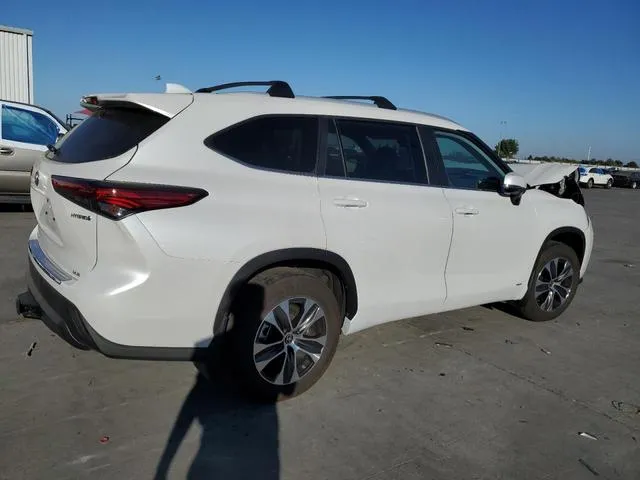 5TDKBRCH4PS113997 2023 2023 Toyota Highlander- Hybrid Xle 3