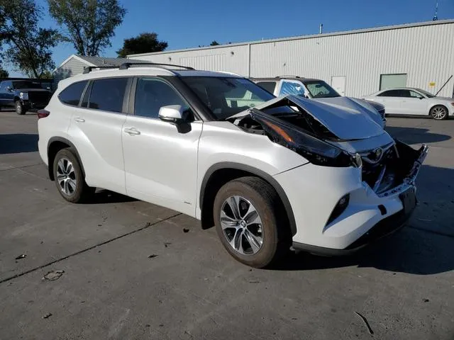 5TDKBRCH4PS113997 2023 2023 Toyota Highlander- Hybrid Xle 4