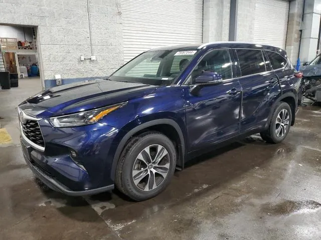 5TDGZRBH4NS586282 2022 2022 Toyota Highlander- Xle 1