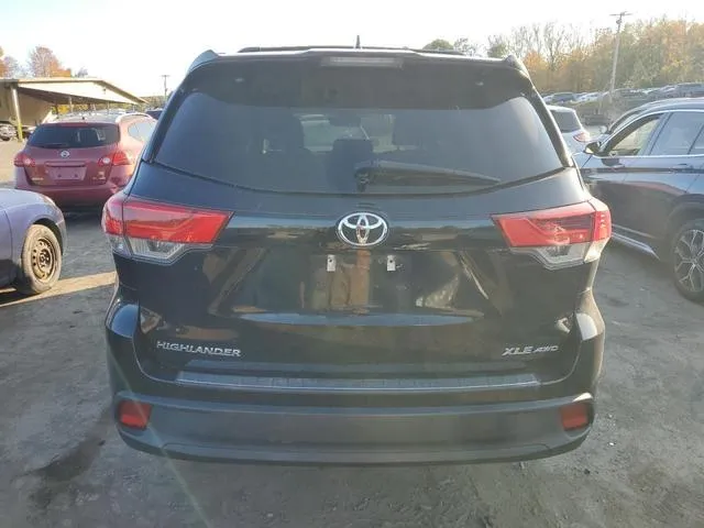 5TDJZRFH8HS363960 2017 2017 Toyota Highlander- SE 6