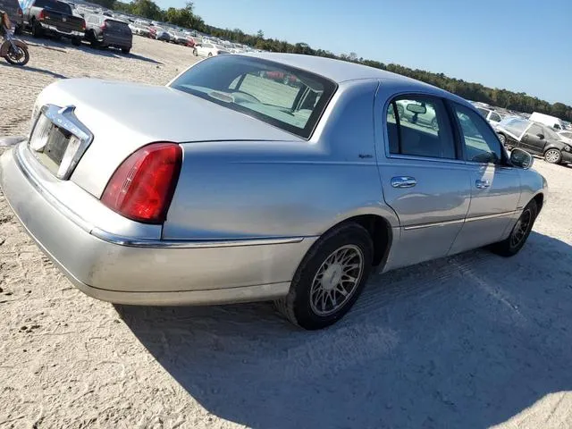 1LNHM82W52Y626604 2002 2002 Lincoln Town Car- Signature 3