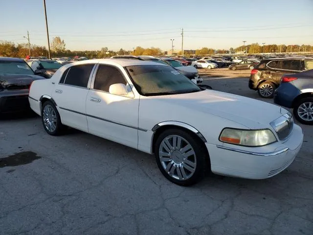 1LNHM82W43Y695754 2003 2003 Lincoln Town Car- Signature 4