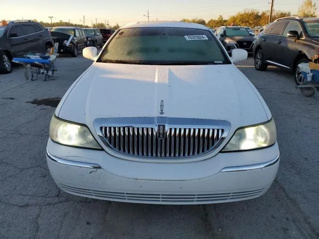 1LNHM82W43Y695754 2003 2003 Lincoln Town Car- Signature 5