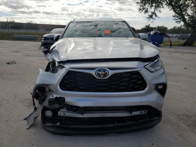 5TDGZRAH9MS075098 2021 2021 Toyota Highlander- Xle 5