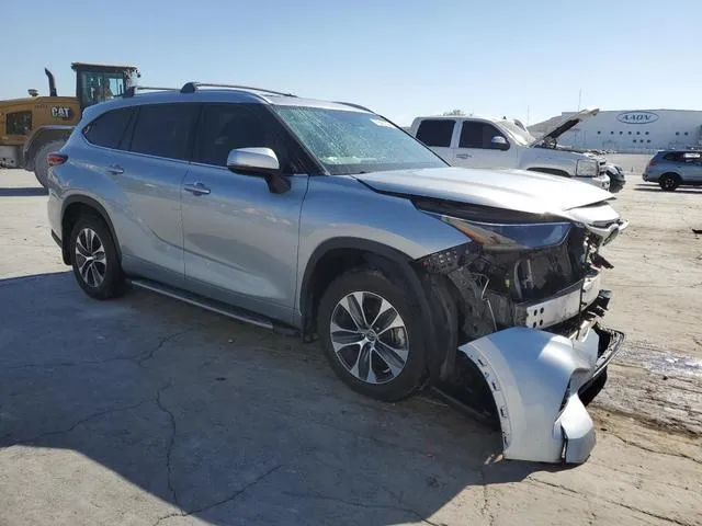 5TDGZRBH3NS175925 2022 2022 Toyota Highlander- Xle 4