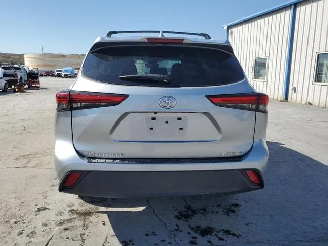 5TDGZRBH3NS175925 2022 2022 Toyota Highlander- Xle 6