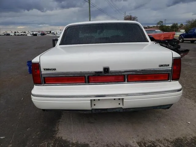 1LNLM82W6VY681822 1997 1997 Lincoln Town Car- Signature 6