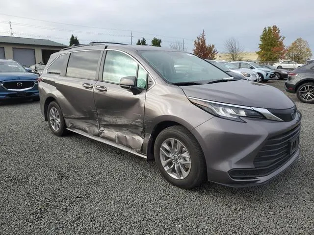 5TDKSKFCXNS057388 2022 2022 Toyota Sienna- LE 4