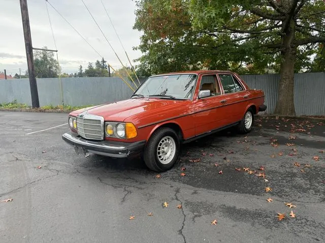 WDBAB23A4DA000581 1983 1983 Mercedes-Benz 240- D 2