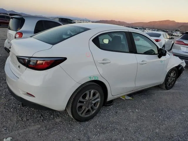 3MYDLBYVXJY315370 2018 2018 Toyota Yaris 3