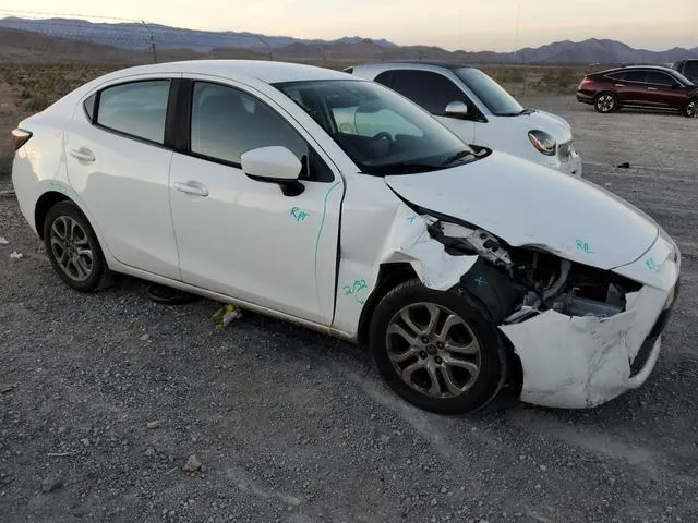 3MYDLBYVXJY315370 2018 2018 Toyota Yaris 4