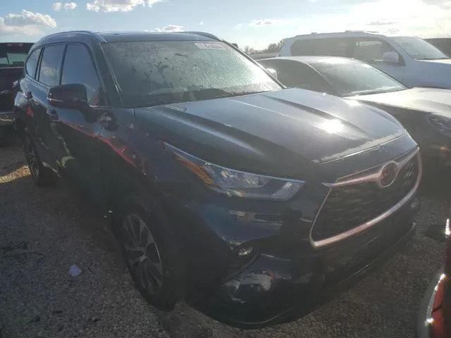 5TDGZRAH8LS513964 2020 2020 Toyota Highlander- Xle 4