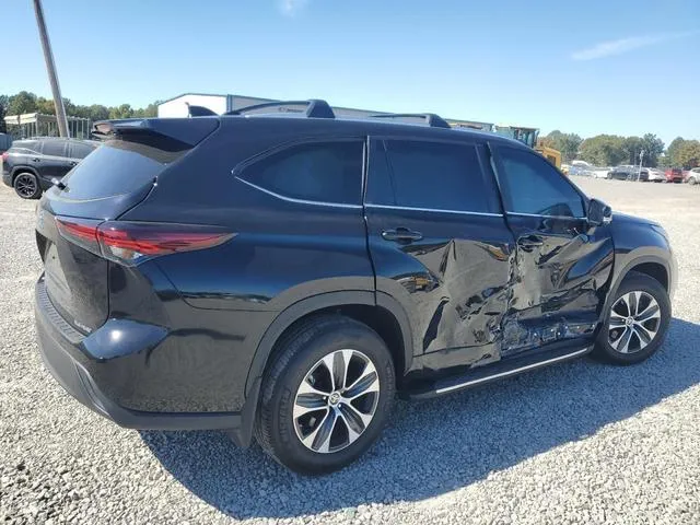 5TDKDRBH2RS556986 2024 2024 Toyota Highlander- LE 3