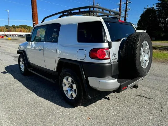 JTEZU11F88K006052 2008 2008 Toyota FJ Cruiser 3