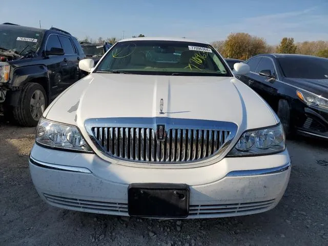 2LNHM82V08X632939 2008 2008 Lincoln Town Car- Signature Lim 5