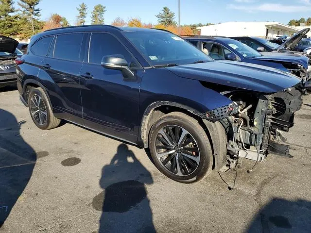 5TDJZRBH5MS091660 2021 2021 Toyota Highlander- Xse 4