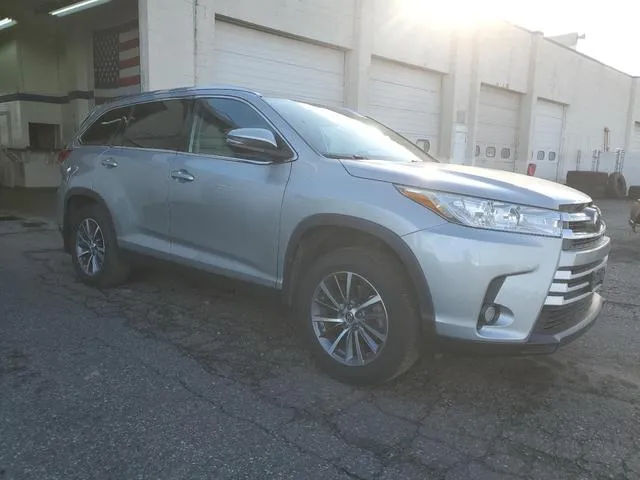 5TDJZRFH7KS593951 2019 2019 Toyota Highlander- SE 4