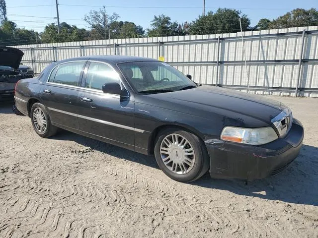 1LNHM82VX7Y628010 2007 2007 Lincoln Town Car- Signature Lim 4